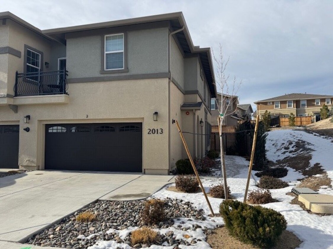 <B>Newer North West Reno Three Bedroom Tow... - Newer North West Reno Three Bedroom Tow...