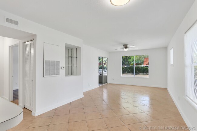 Foto del edificio - 1780 Palm Cove Blvd