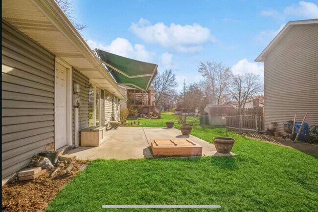 Building Photo - 923 Jeffery Ct