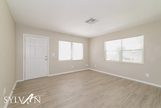Building Photo - The living is easy in this 3 bedroom, 2 ba...