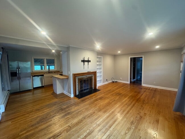 Building Photo - Beautiful Single Family Home in Quiet Neig...