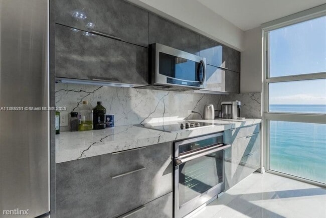 Foto del edificio - 3 br, 2 bath Condo - 2080 S Ocean Dr Apt 1011