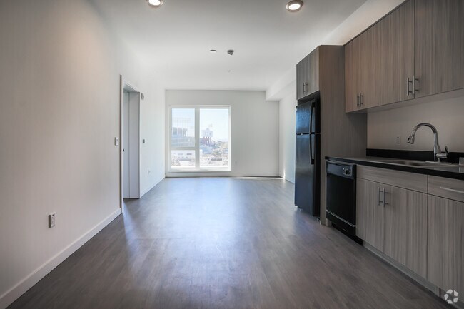 1HAB, 1BA - 720 ft² - Coliseum Connections