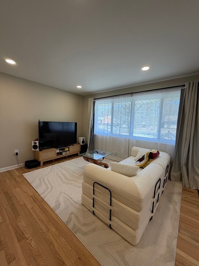 Foto del edificio - 6524 Greenleaf St