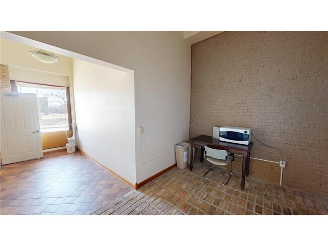 Building Photo - 542 Benson Ave SW