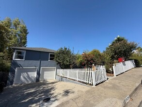 Building Photo - 1420 Hull Dr