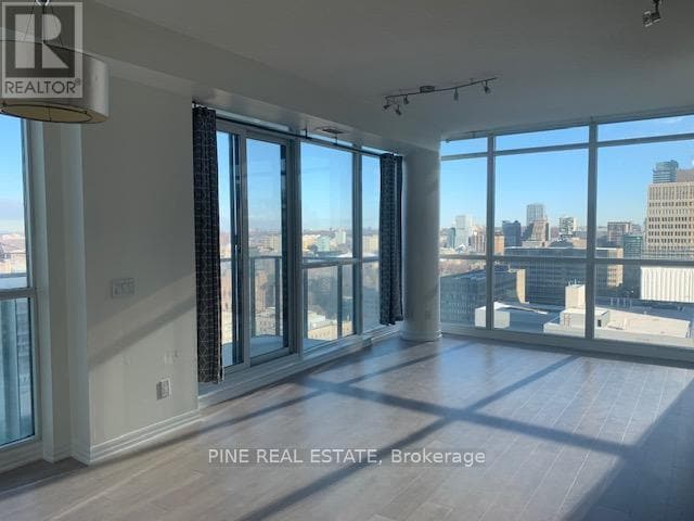 Building Photo - 770 Bay St.