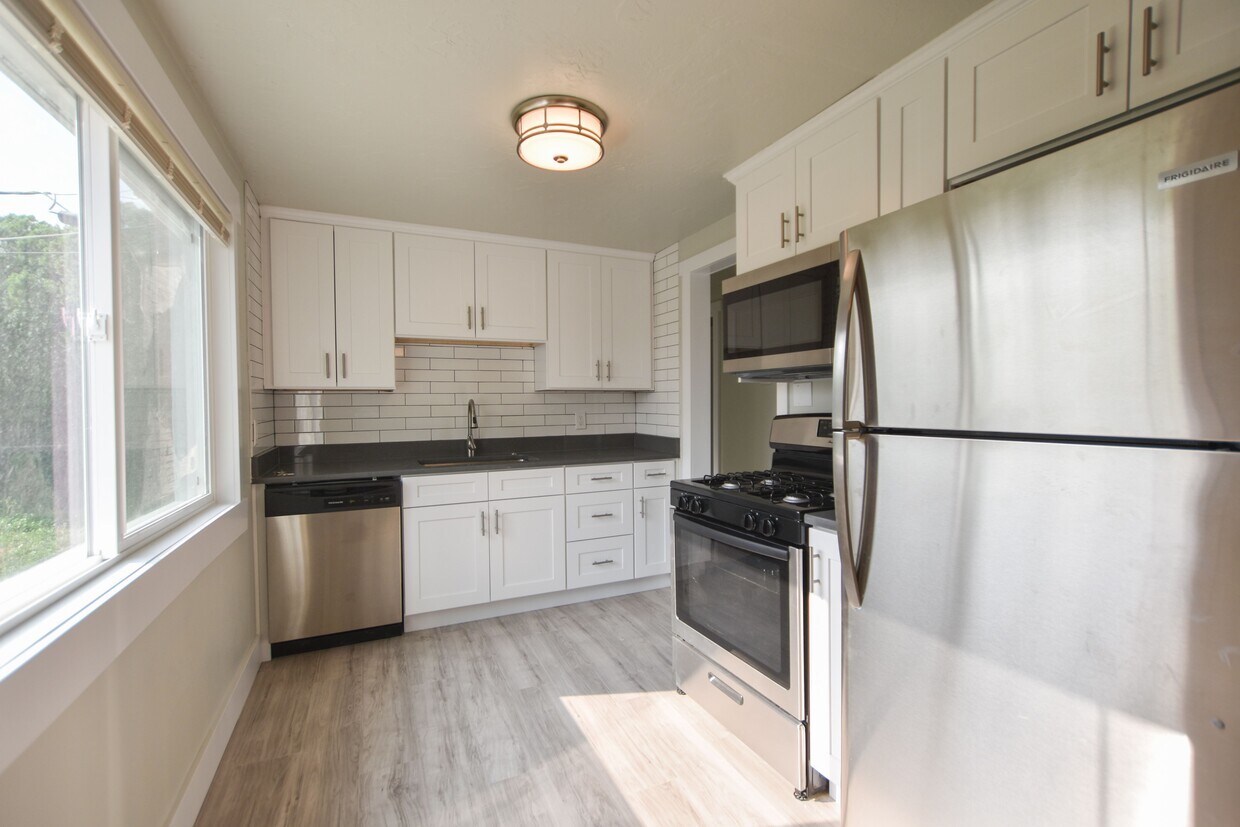 Foto principal - 3321 S Broadway St