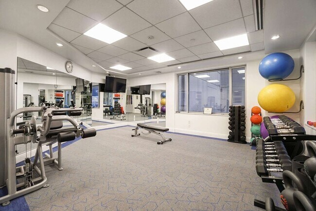 Foto del edificio - Elegant Back Bay Living in Full-Service La...