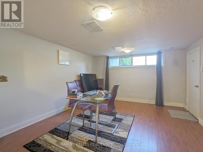 Building Photo - 242 Robina Ave