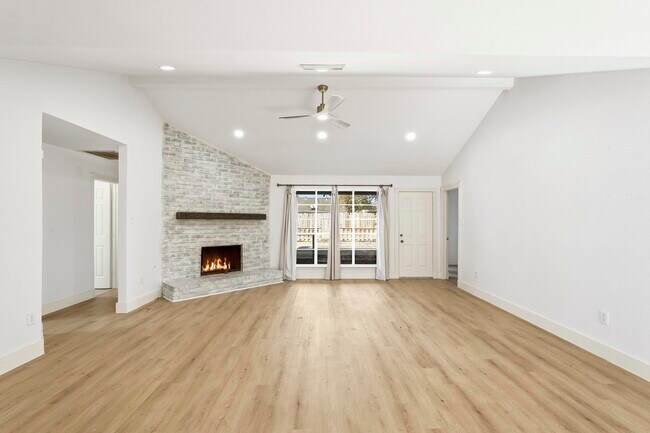 Building Photo - 11011 Almond Grove