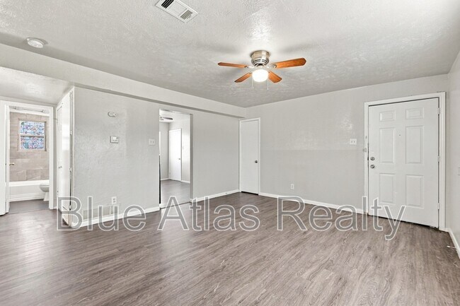 Foto del edificio - 2215 Riverview Dr