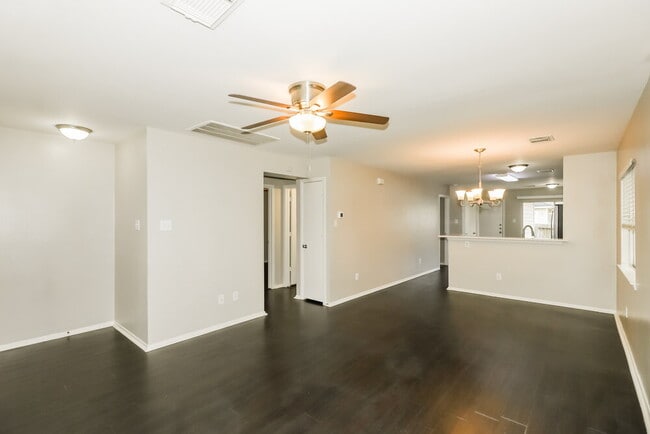 Foto del edificio - 6154 Settlers Lake Cir E