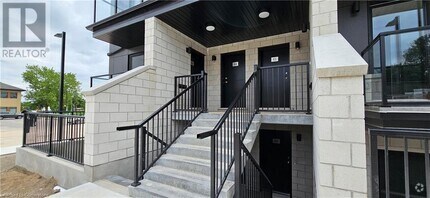 Building Photo - 410 Northfield Dr W
