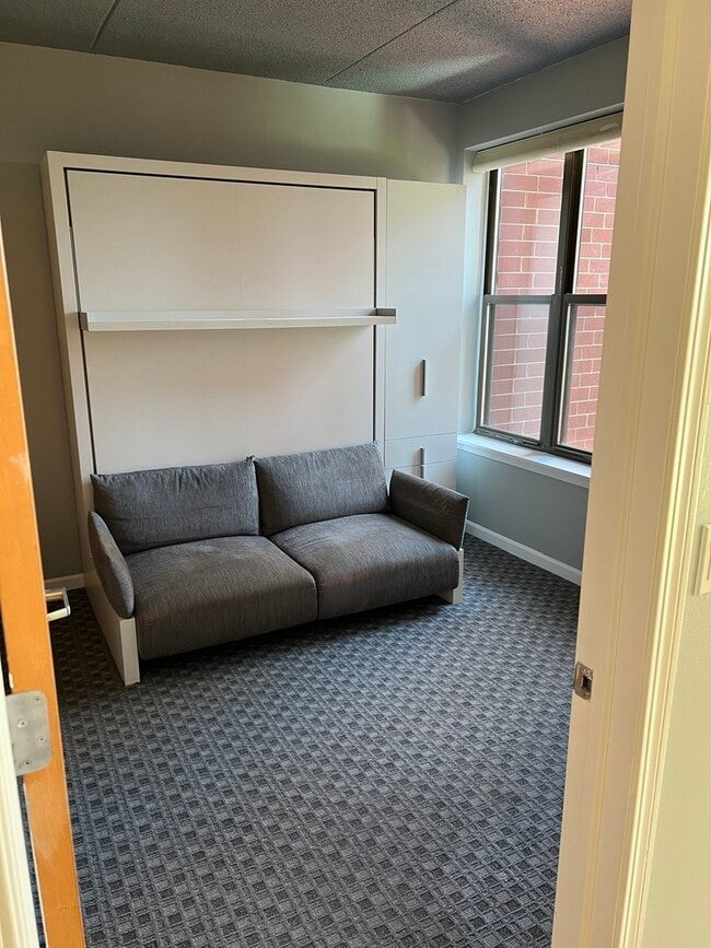 Foto del edificio - 1250 S Indiana Ave