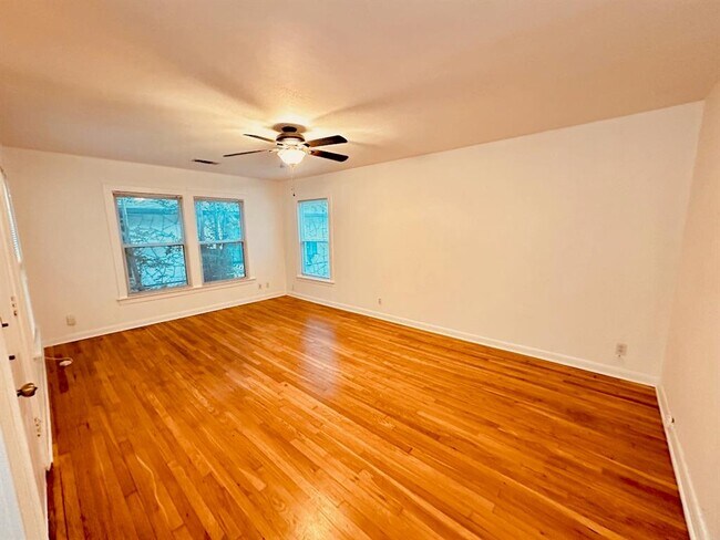Building Photo - 5402 Sunshine Dr