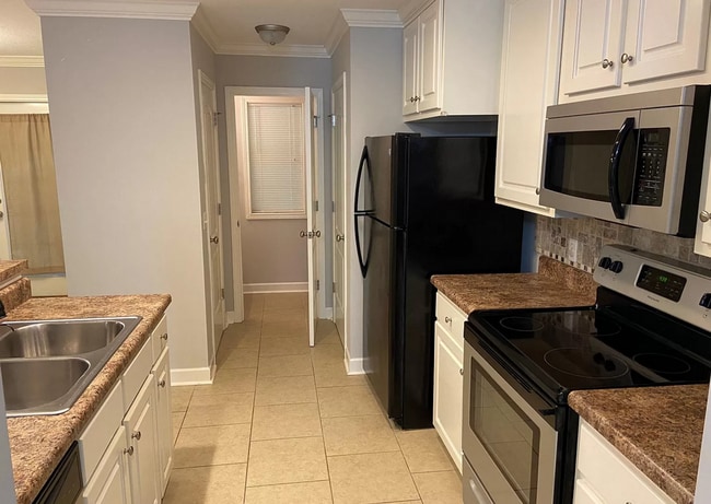 Building Photo - 3 BD/2.5 BA