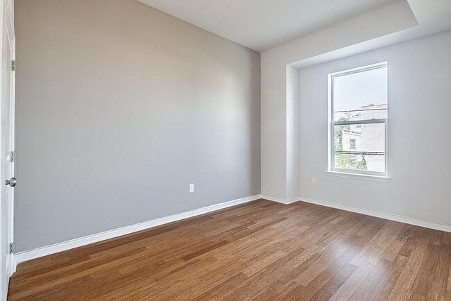 Building Photo - 1509 W Girard Ave