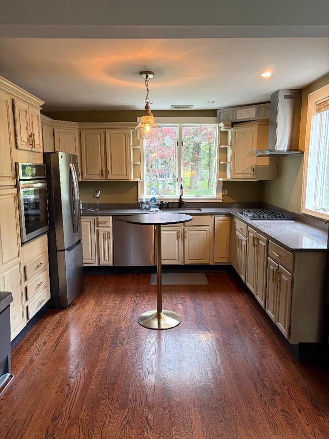 Building Photo - 35 2nd Ave