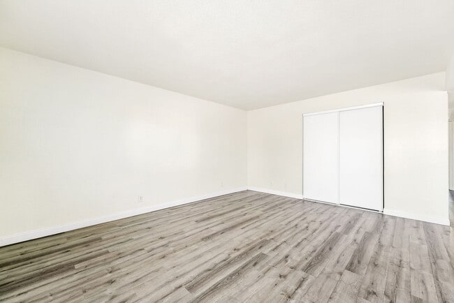Building Photo - 5303 Del Gado Dr
