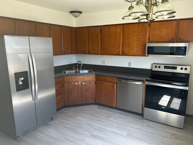 Building Photo - 730 Fairwood Dr