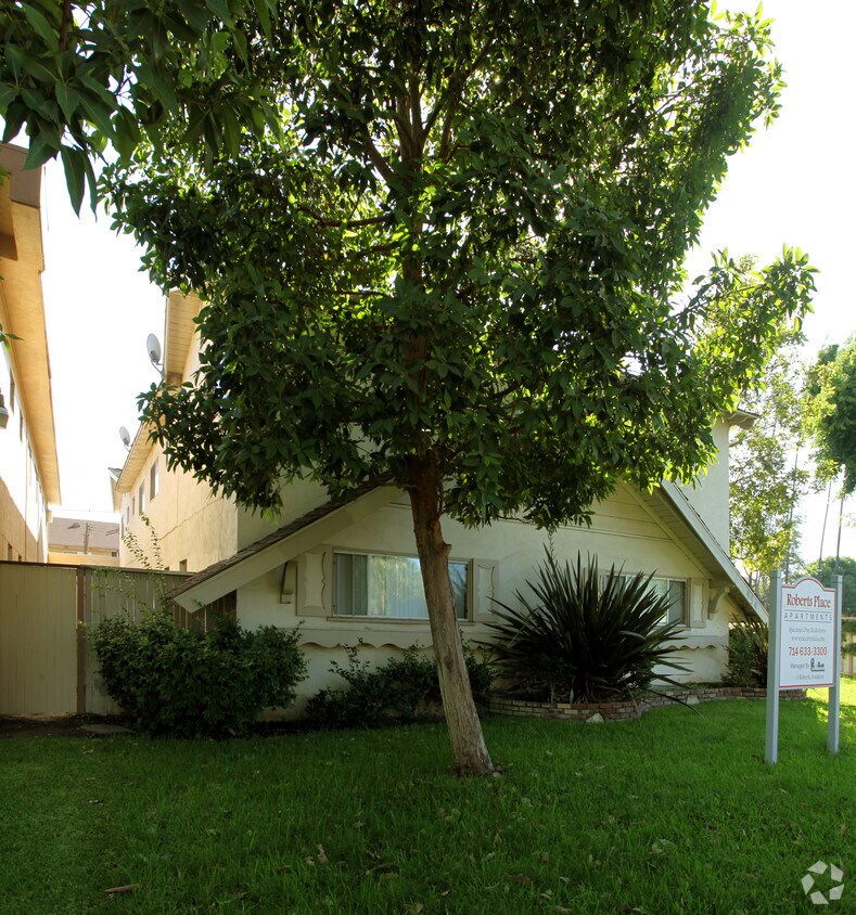 Building Photo - Roberts Place Apartments