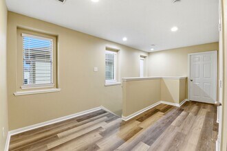 Building Photo - 1230 Grassy View Dr