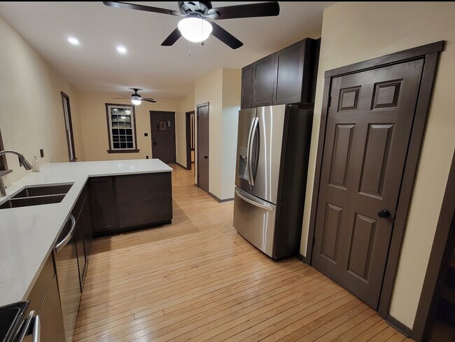 Cocina orientada al sur - 3747 E Pulaski Ave