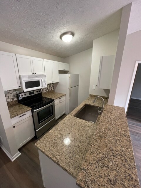 Foto del edificio - 18 Woodland Hills Dr