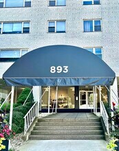 Building Photo - 893 Farmington Ave