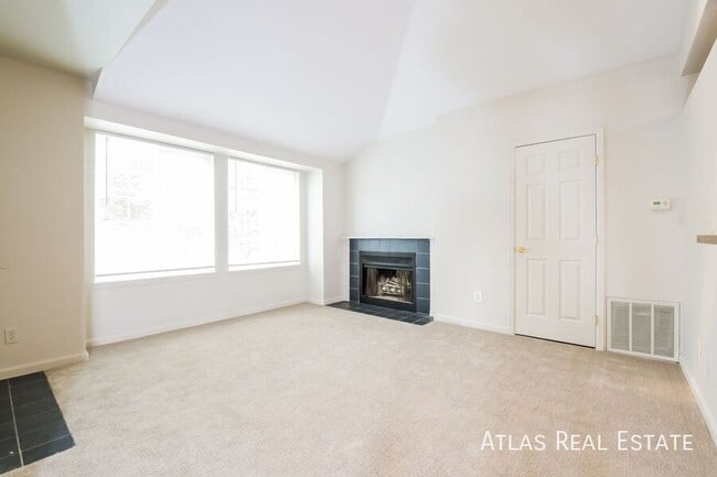Building Photo - 862 S Uravan Ct