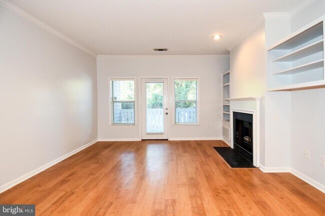 Building Photo - 14305 Grape Holly Grove