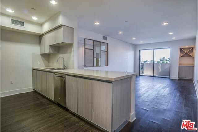 Foto del edificio - 6217 waring Ave
