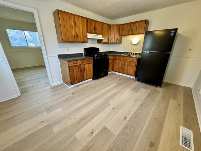 Foto del edificio - 708 Maumee Dr