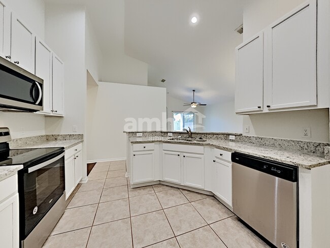Building Photo - 992 Stanvoy St