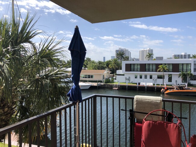 Foto del edificio - 301 Golden Isles Dr