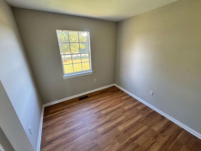 Foto del edificio - Updated townhouse convenient to Laburnum/Mechanicsville Tnpk