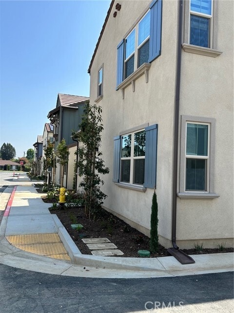 Building Photo - 533 Embrook Way