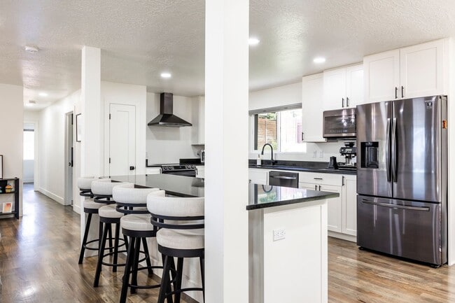 Photo - Exquisitely Renovated 4-Bedroom Oasis with Modern Upgrades House