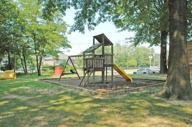 Building Photo - 5501 Hunt Club Ln
