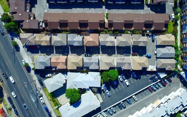 Foto aérea - 9635 Woodman Ave