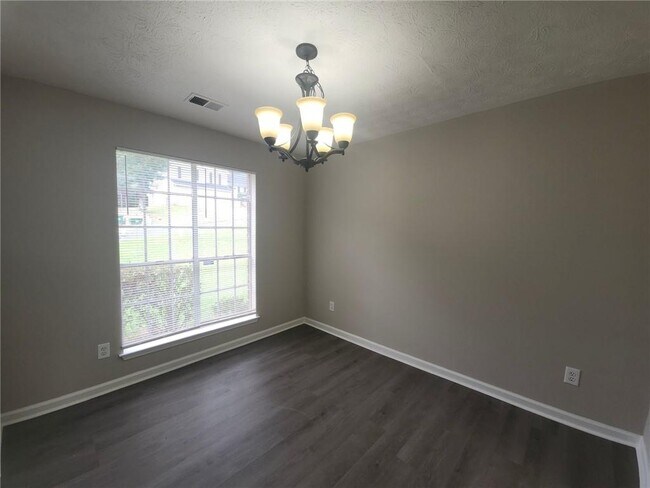 Foto del edificio - 3225 Landgraf Close