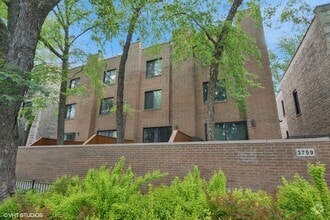 Building Photo - 3759 N Kenmore Ave