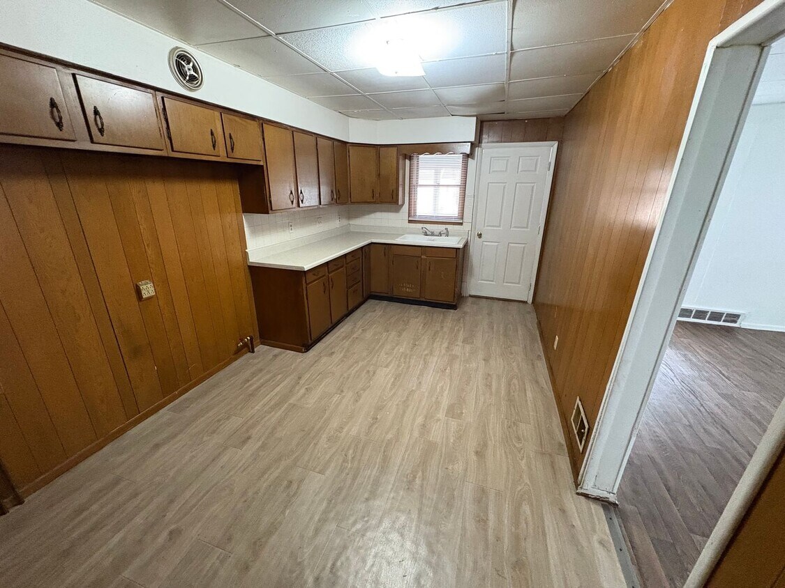 Foto principal - Spacious 4 Bedroom Located in North Toledo