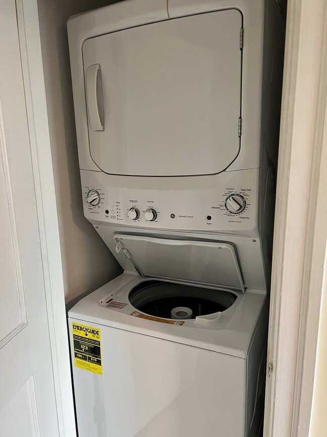In Unit Washer and Dryer - 2751 Horseshoe Pike