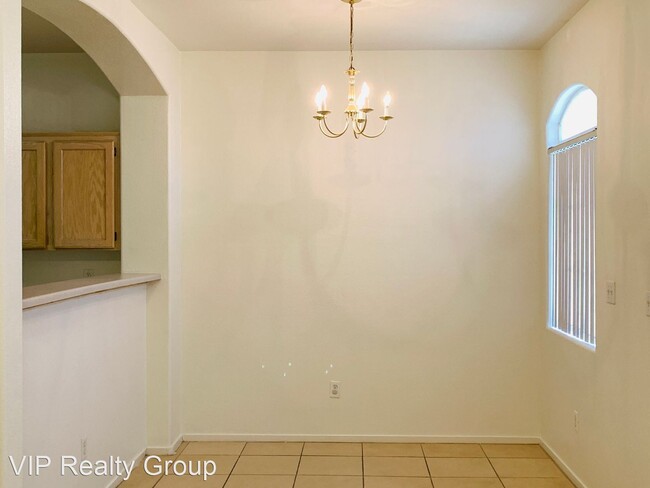 Building Photo - 2 br, 2.5 bath House - 1337 Silver Sierra ...