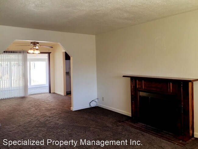 Building Photo - 3 br, 1 bath House - 264 Goodrich Street