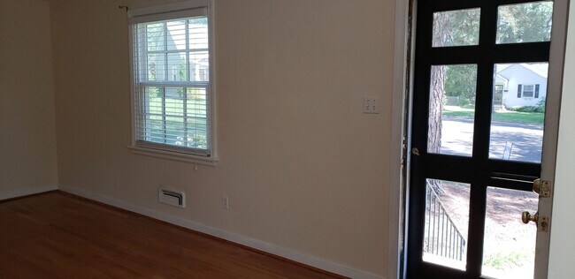 Foto del edificio - 6707 Wessex Ln