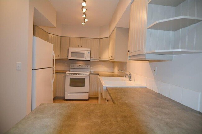 Foto del edificio - Two Bedroom Duplex Unit