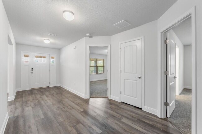 Building Photo - 5785 Dogwood Dr E